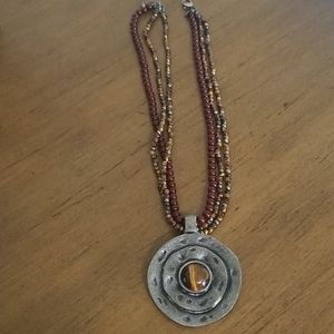 Gorgeous necklace with removable broach